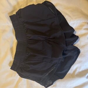 Lulu lemon hotty hot shorts size 6, 2.5” black